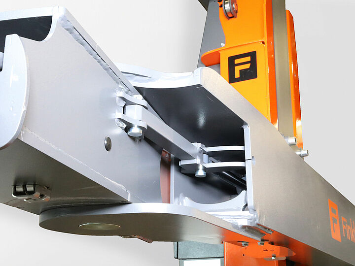 Die hydraulische Tragarmsicherung verhindert ein unbeabsichtigtes Verdrehen des Tragarms, stufenlos ohne mechanische Rasten